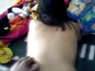 Sie ist eine gute Mädchenfrau, hübsche brünette reife mollige hausfrauen Milf lutscht Schwänze und wird für das Web aufgenommen