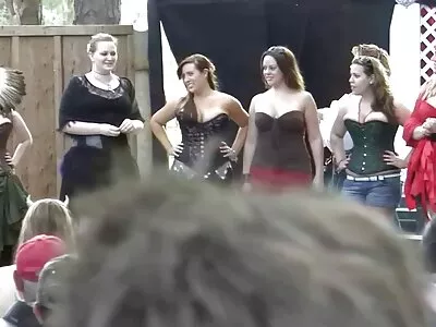 Blauhaarige nackte hausfrauen ab 50 Tussi liebt es zu ficken