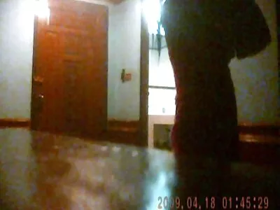Hübsche brünette Milf-Frau macht einen verdammten Blowjob mit ihrer Mutter im deutsche reife hausfrauen Haus