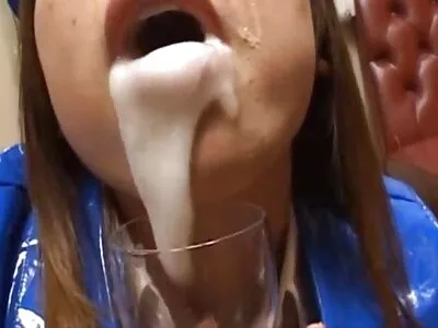 So hübsche brünette MILF-Frau bevorzugt einen Schwanz, als ihre nackte reife hausfrauen Familie zu besuchen,!heiliger Fick!