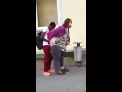 Hübsche lateinamerikanische brünette Freundin reife hausfrauen nackt macht mit seinem Kerl einen heißen Sexspaß und teilt sie