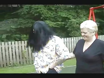 Brünette geile reife deutsche frauen Milf Frau macht einen höllischen Blowjob im Küchenhaus!Heiliger Fick!