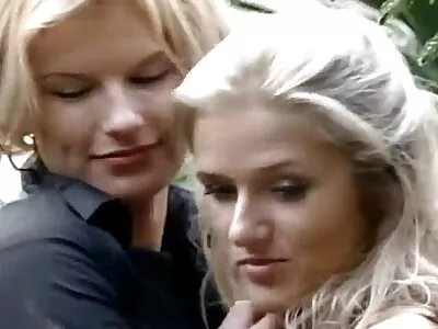 Ich liebe es mit ihren deutsche geile reife frauen Titten zu spielen