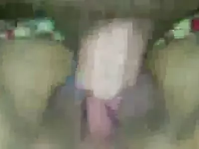Eine hausfrauen reif Blondine benutzt einen Dildo