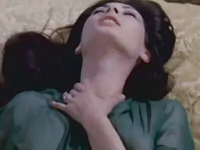 Heiße Milf geile reife frauen beim sex mit behaarter Fotze spielt sich selbst