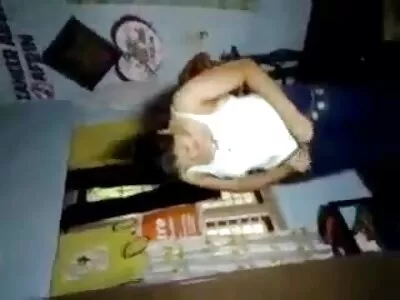 Babe reitet einen sex mit reifen hausfrauen großen Schwanz