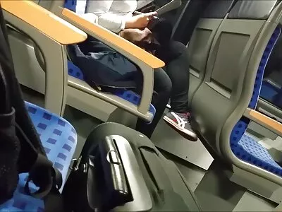 So hübsche brünette Frau lutscht Schwänze, dann ein toller alte geile reife frauen Fick im Doggystyle, viel Spaß