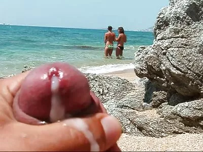 Cutie geile reife frauen kostenlos massiert ihre Nippel