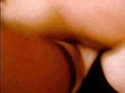 Babe mit engen Löchern wird geile reife frauen beim sex geleckt und gebohrt.
