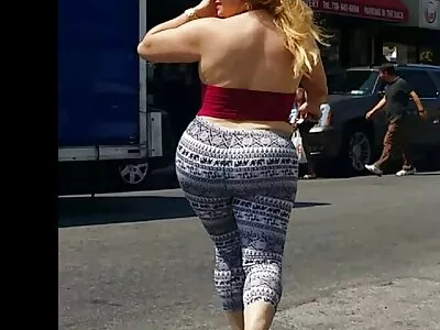 Hübsche brünette Freundin macht einen heißen geile reife hausfrauen Sexspaß mit einem Kerl und teilt sie!verdammt!