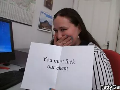 Schlampe mit Pferdeschwanz reife nackte hausfrauen lutscht in POV auf dem Boden