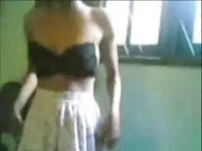 Magersüchtige Tussi nackte alte hausfrauen spielt mit ihrer Fotze