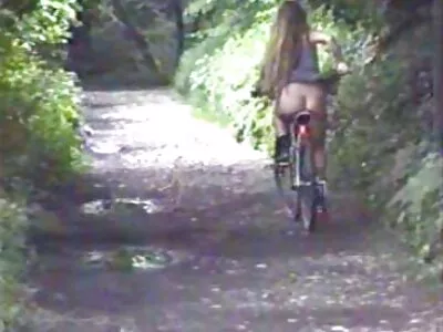 Vollbusige Blondine neckt ihre reife deutsche hausfrauen Muschi